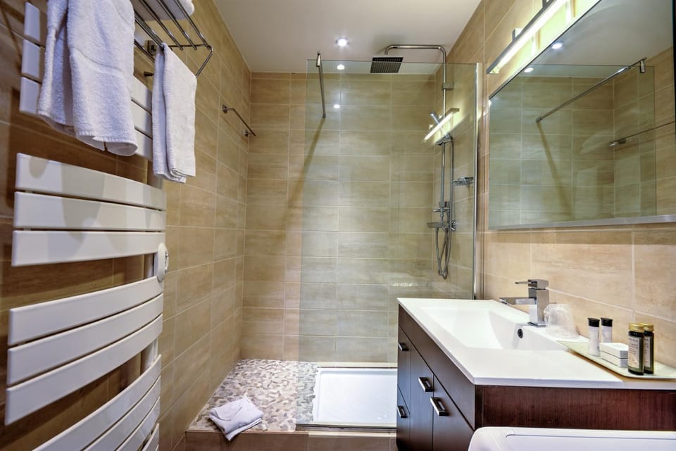 Shower, Bathroom, towels