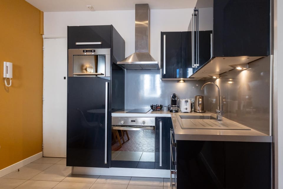 Kitchen or kitchenette, oven, stove