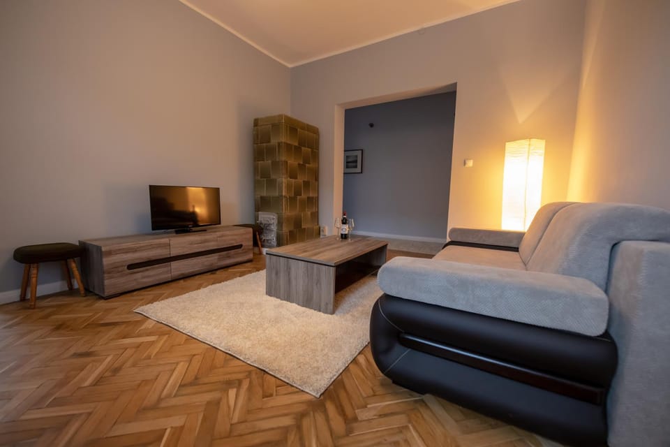 Facade/entrance, TV and multimedia, Living room, Seating area