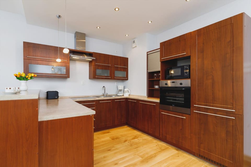 Kitchen or kitchenette, Communal kitchen