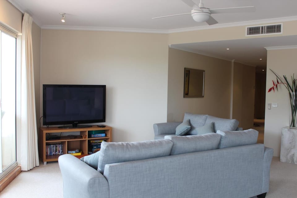 Breakwater 102 Shoal Bay Apartment in Shoal Bay