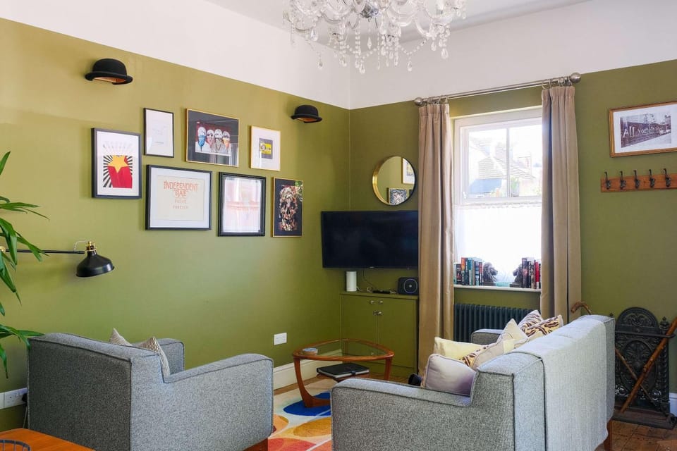 The Victorian Post House - Central Frome House in Frome