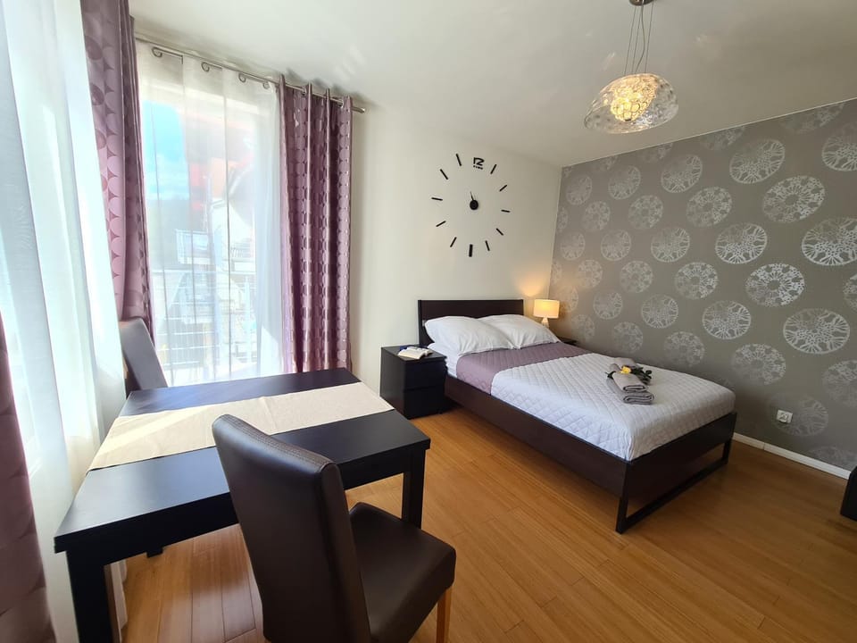 Bed, Balcony/Terrace, Living room, Photo of the whole room, Seating area, Bedroom
