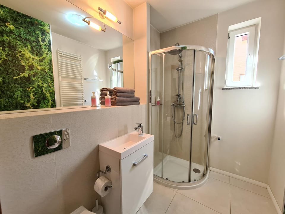 Shower, Bathroom, towels