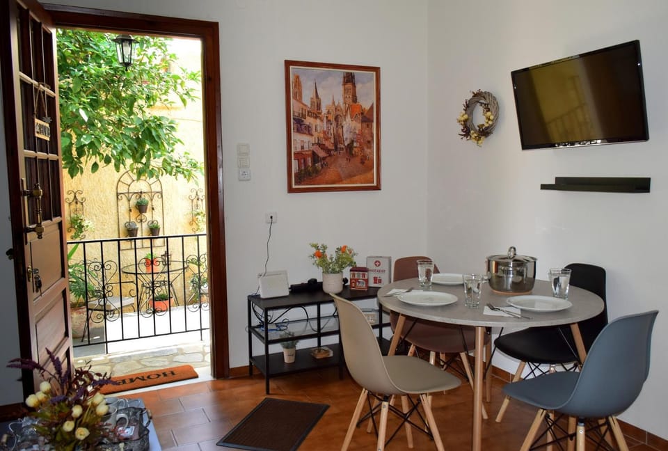 Dining area, Inner courtyard view