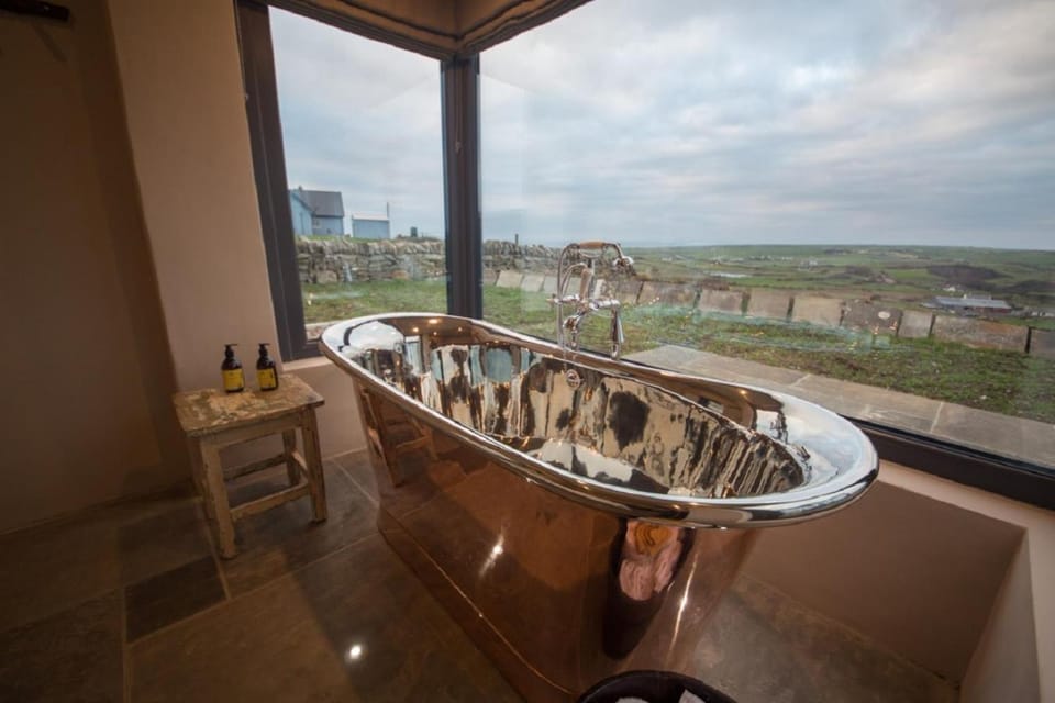 Mountain view, Sea view