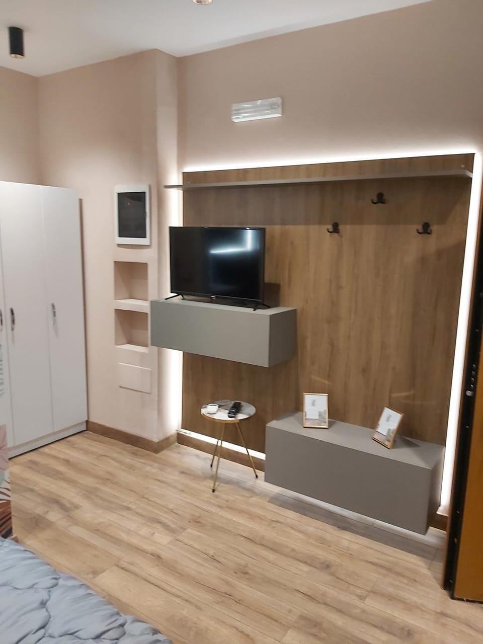 TV and multimedia, wardrobe