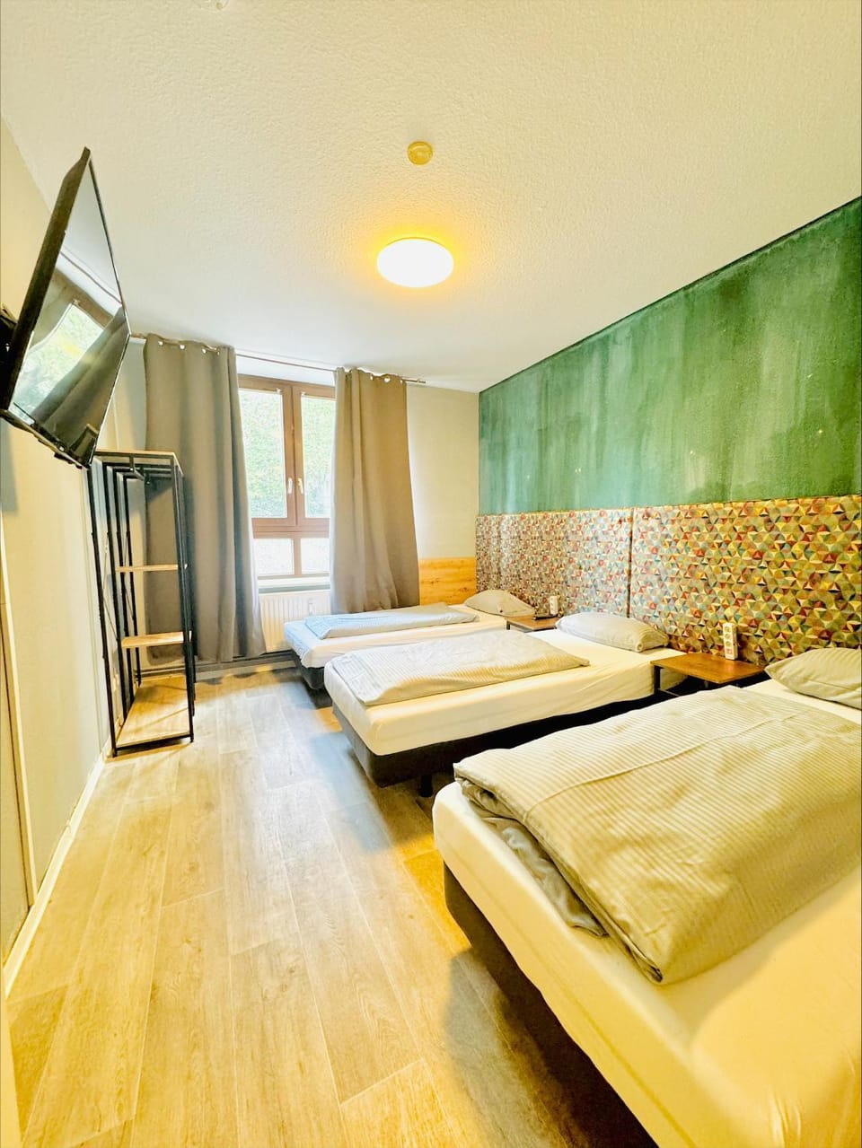 Bed, TV and multimedia, Photo of the whole room, Bedroom