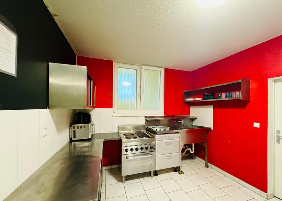 Kitchen or kitchenette, Dining area, stove