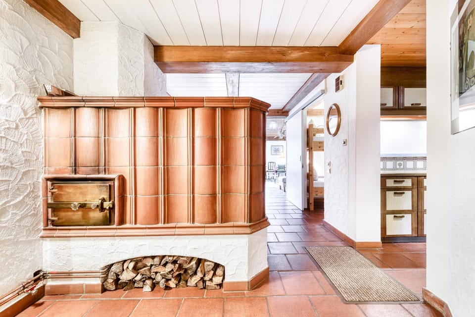 Kitchen or kitchenette, Living room, flat iron