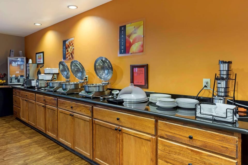 Restaurant/places to eat, Breakfast, Buffet breakfast