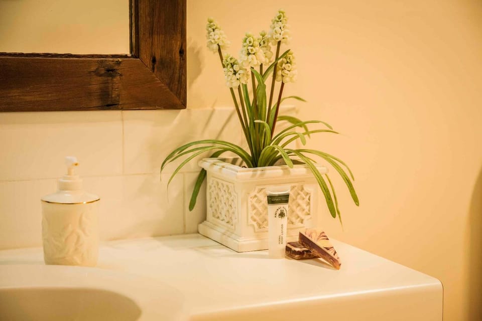 Bathroom, Decorative detail