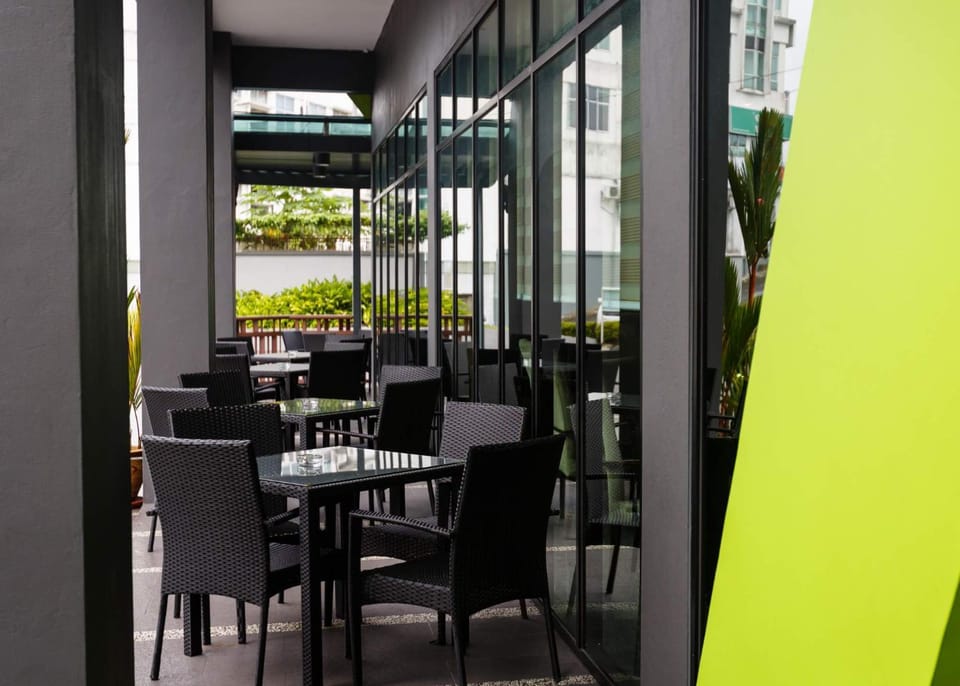 Restaurant/places to eat, Balcony/Terrace