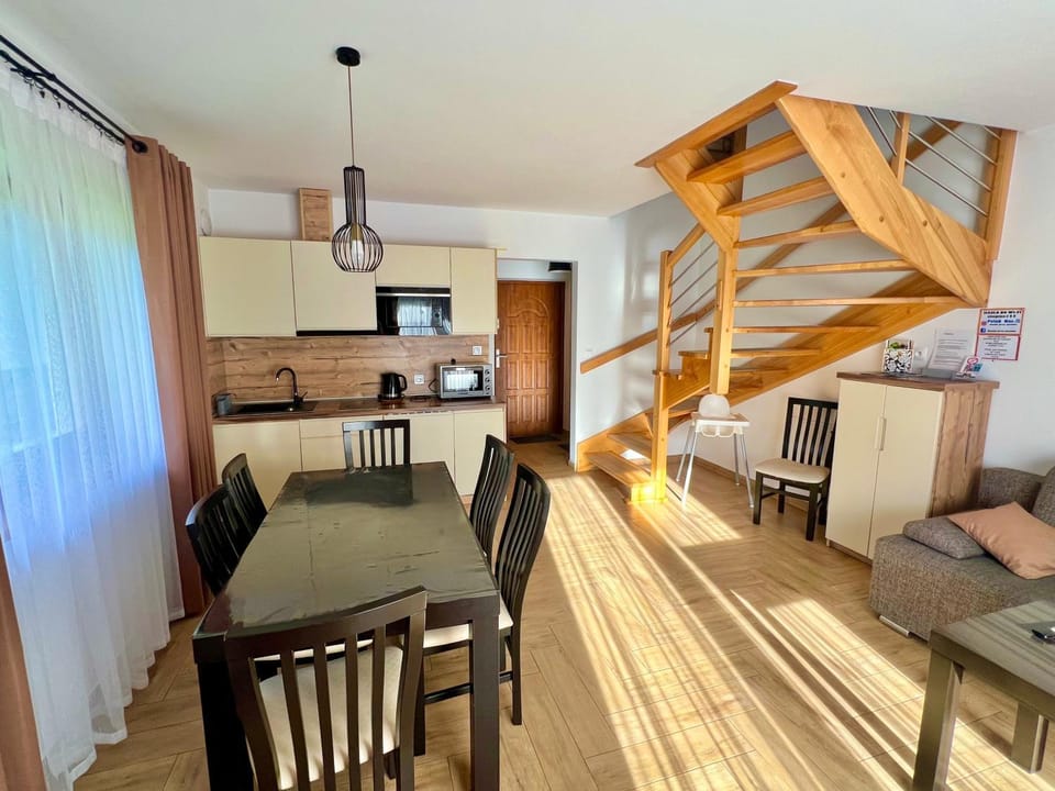 Kitchen or kitchenette, Living room, Seating area, Dining area