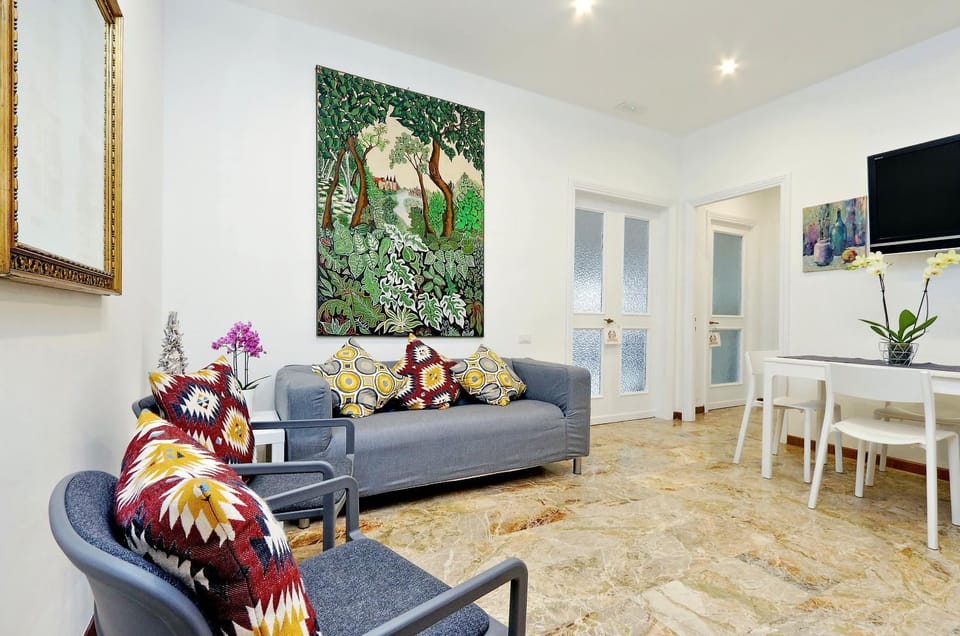 Living room, Lounge or bar, Seating area, Dining area