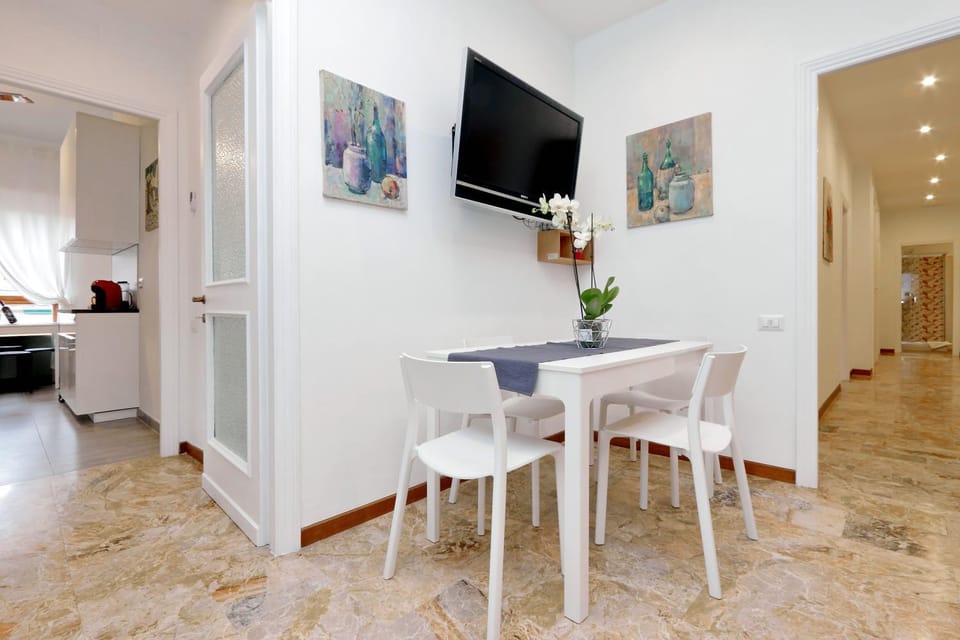 TV and multimedia, Living room, Dining area