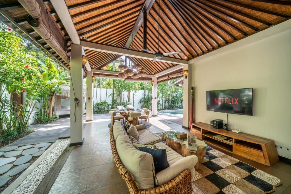 TV and multimedia, Living room, Seating area, Garden view