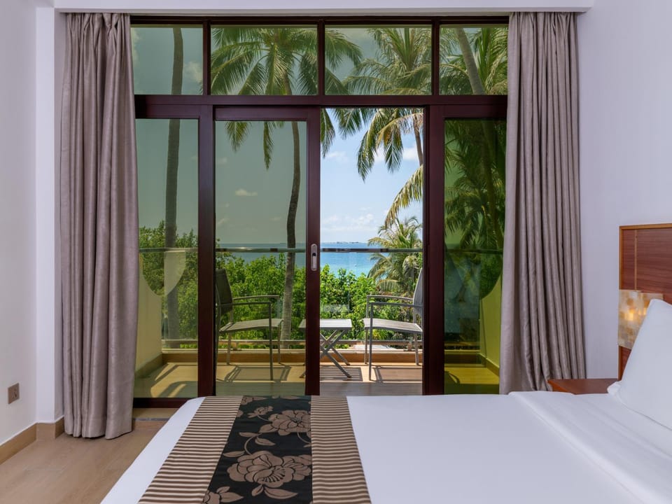 Bed, View (from property/room), Balcony/Terrace, Bedroom, Sea view