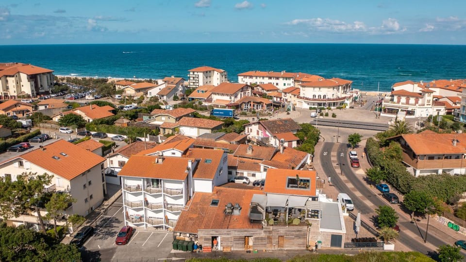 Property building, Bird's eye view, Beach