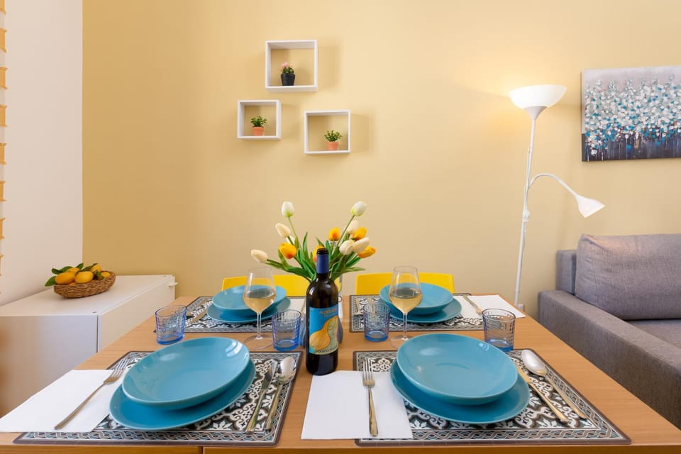 Seating area, Food