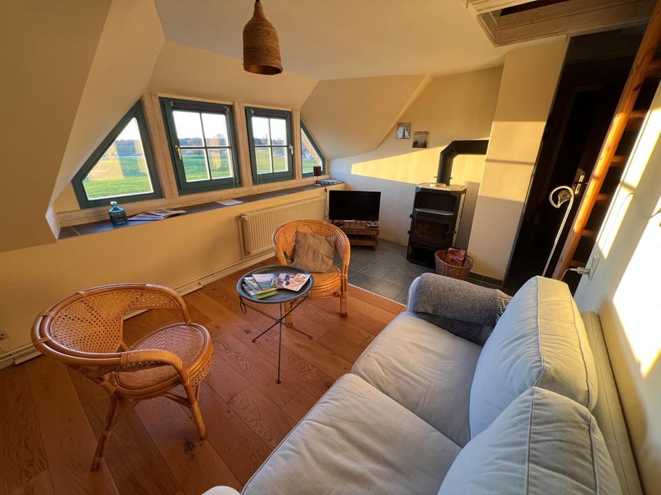 TV and multimedia, Living room, Seating area, Quiet street view
