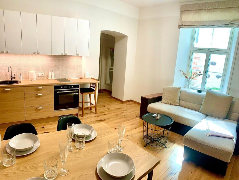 Kitchen or kitchenette, Living room, Seating area, Dining area