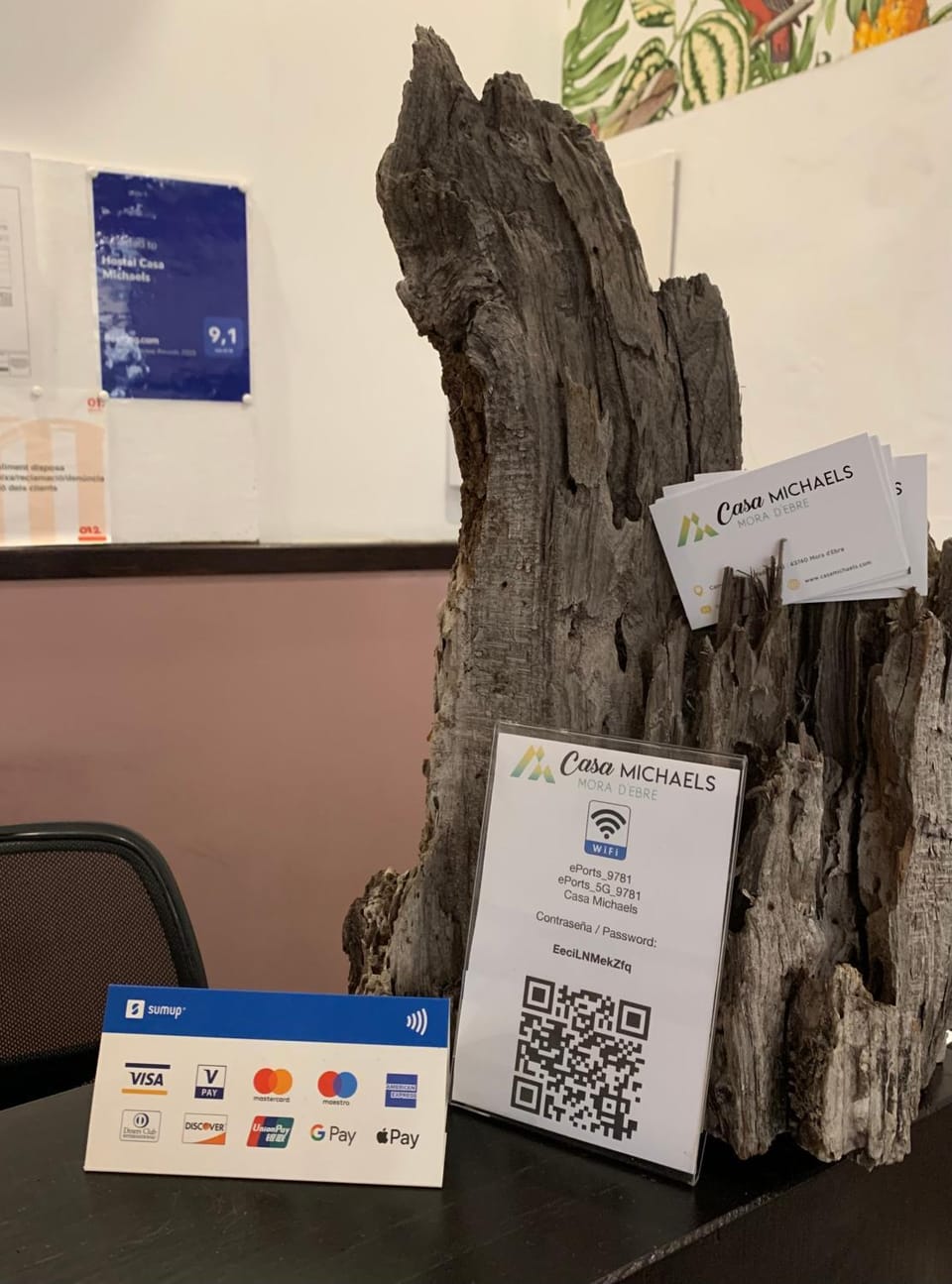 Lobby or reception, Text overlay, Certificate/Award