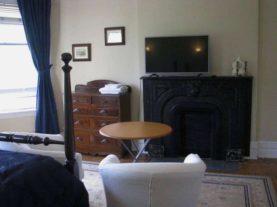 McBayne House Vacation rental in Hamilton