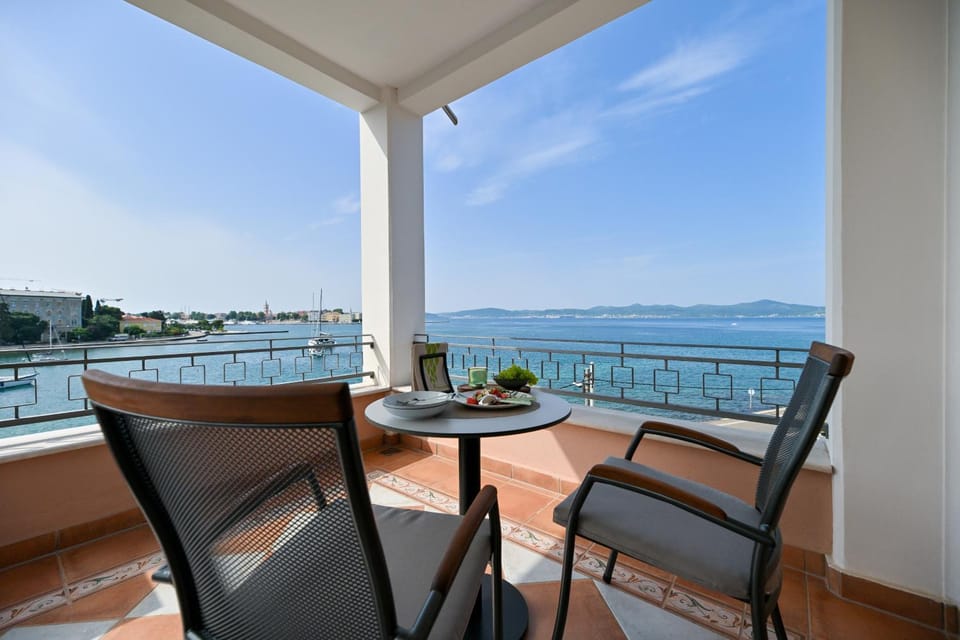 View (from property/room), Balcony/Terrace, Seating area, Sea view