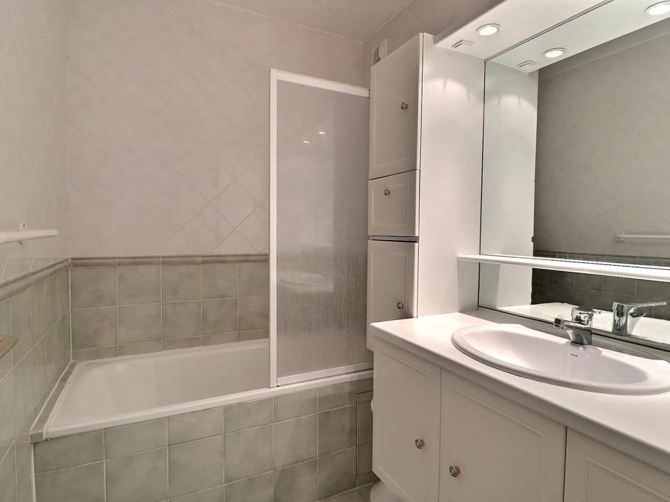 Appartement confortable, balcon sud, 4 pers, lit double - FR-1-182-3 Apartment in Les Allues