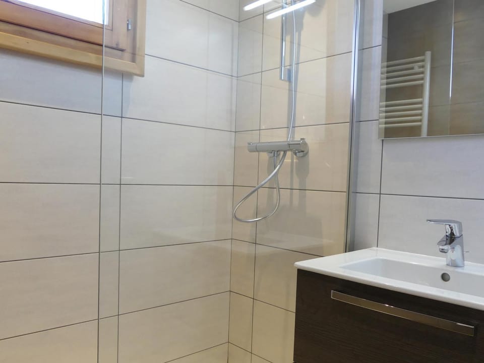 Charmant 2 pièces rénové avec balcon sud, animaux acceptés - FR-1-182-58 Apartment in Les Allues