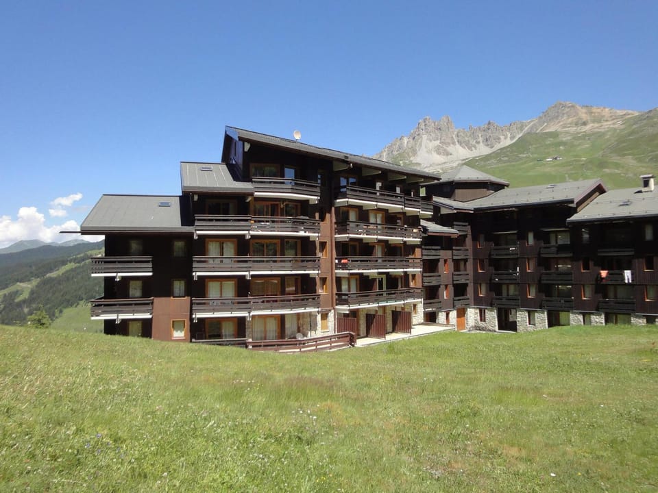 Studio lumineux en bord de piste - FR-1-182-83 Apartment in Les Allues