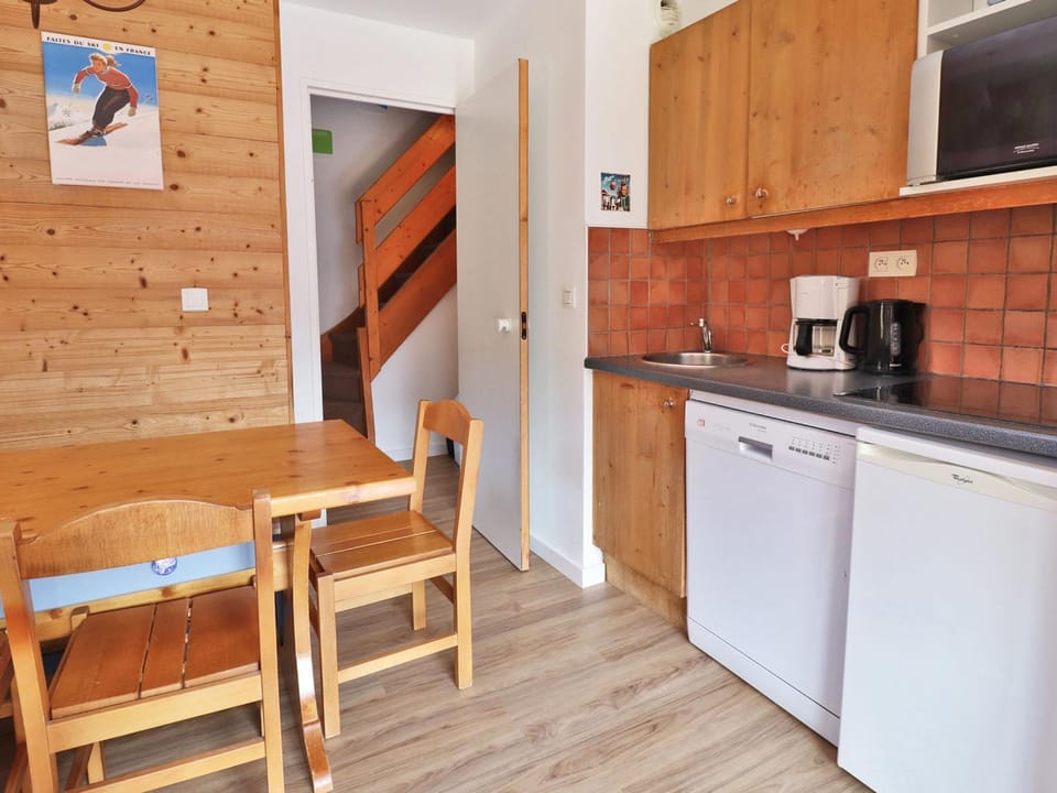 Charmant Duplex 2* Skis aux Pieds, 6 Pers, Balcon Sud - FR-1-182-109 Apartment in Les Allues