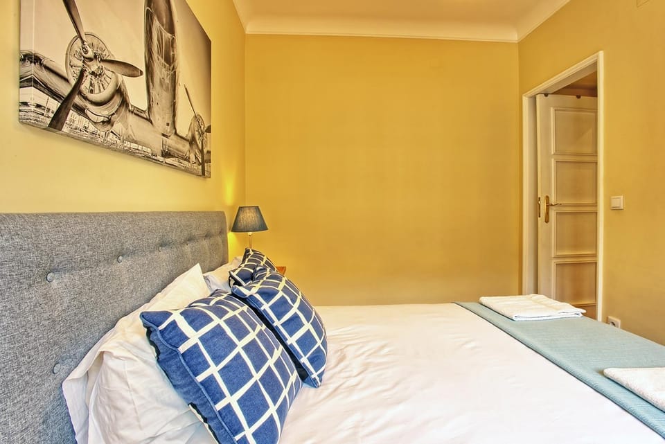 Almirante 3-Four Bedrooms Apartment in Lisbon