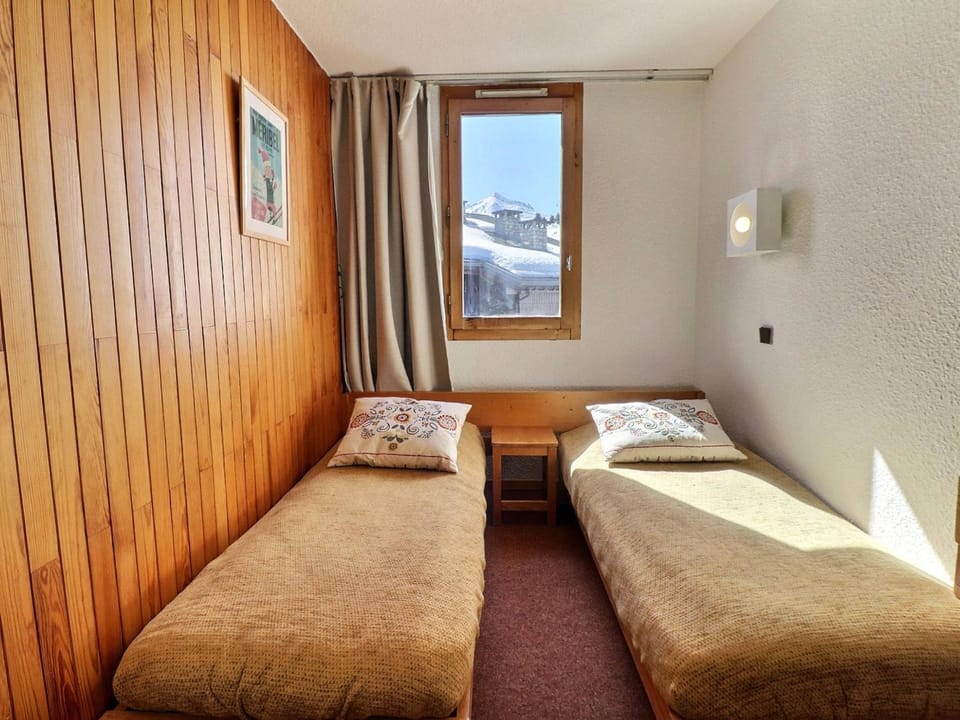 Studio skis aux pieds, animaux admis, 4 pers - FR-1-182-163 Apartment in Les Allues