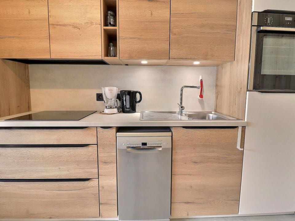Studio rénové au sud, sur les pistes, pour 2 personnes - FR-1-182-167 Apartment in Les Allues