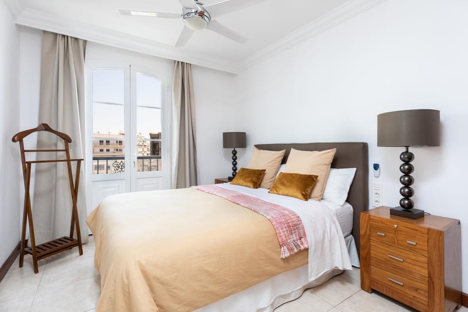 Bed, Photo of the whole room, Bedroom, fireplace