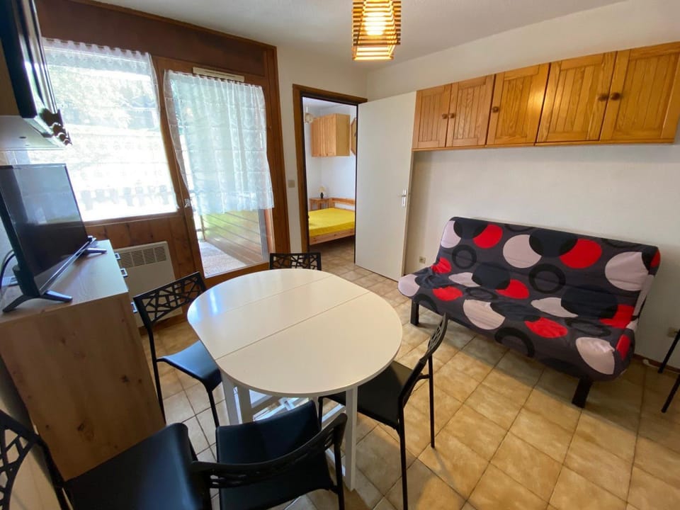 Charmant 2 pièces avec balcon, parking, proche des pistes - La Clusaz - FR-1-459-34 Apartment in La Clusaz