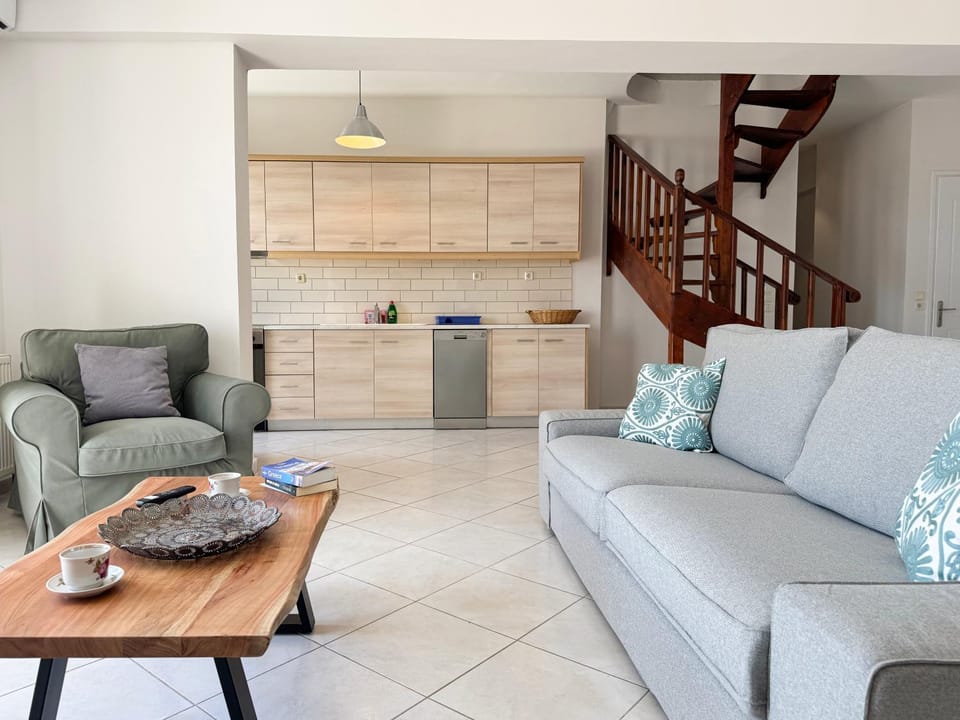 Kitchen or kitchenette, Living room, Seating area