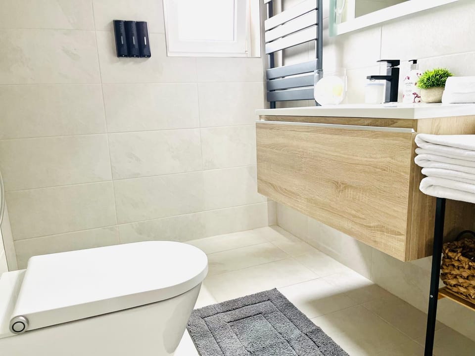 Shower, Toilet, Bathroom