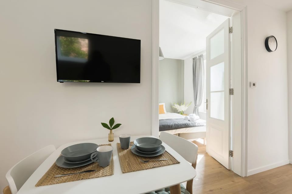 TV and multimedia, Kitchen or kitchenette, Living room, Dining area