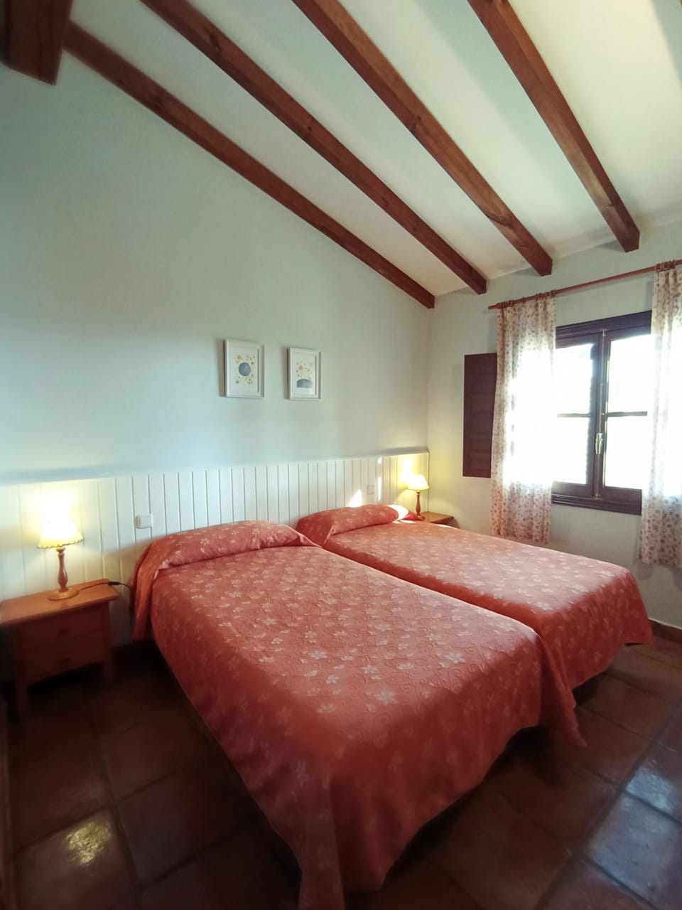 Bed, Photo of the whole room, Bedroom, air conditioner