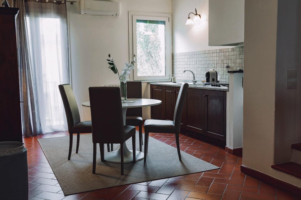Kitchen or kitchenette, Living room, air conditioner