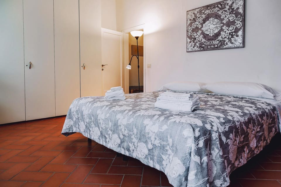 Bed, Photo of the whole room, towels, wardrobe