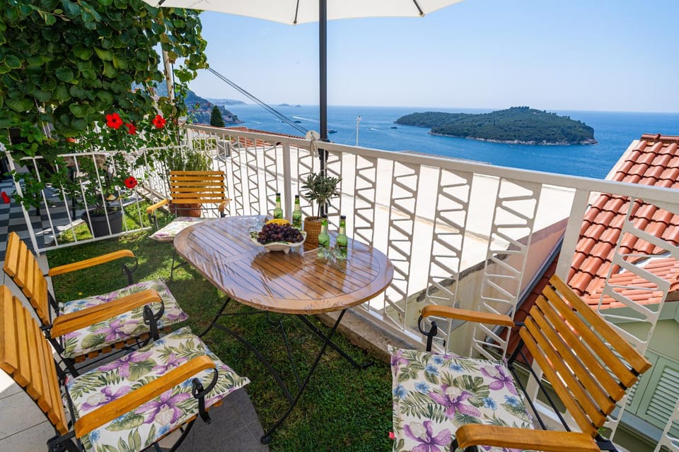 View (from property/room), Balcony/Terrace, Landmark view