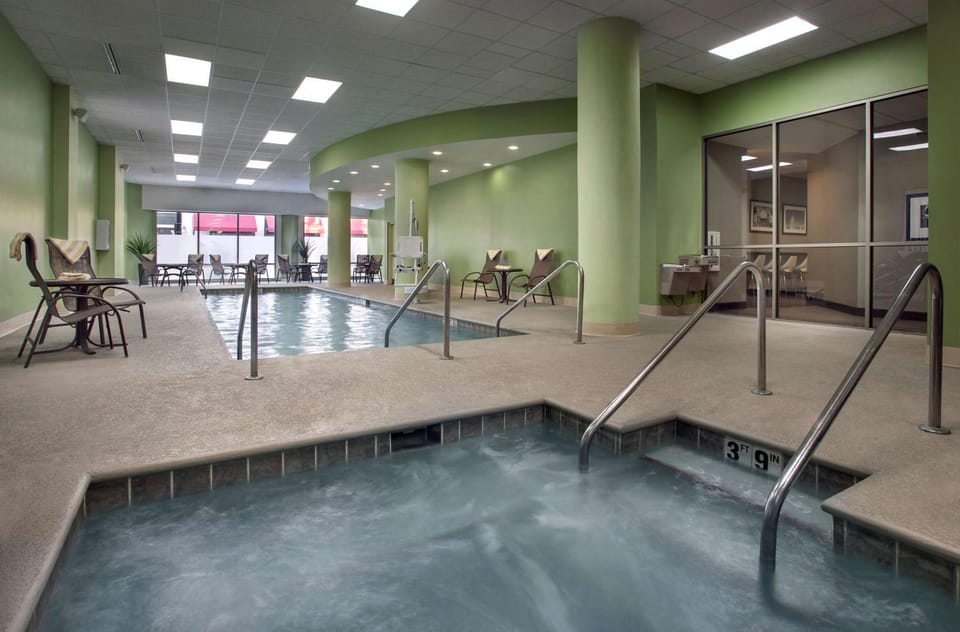 Hot Tub, Pool view, Swimming pool