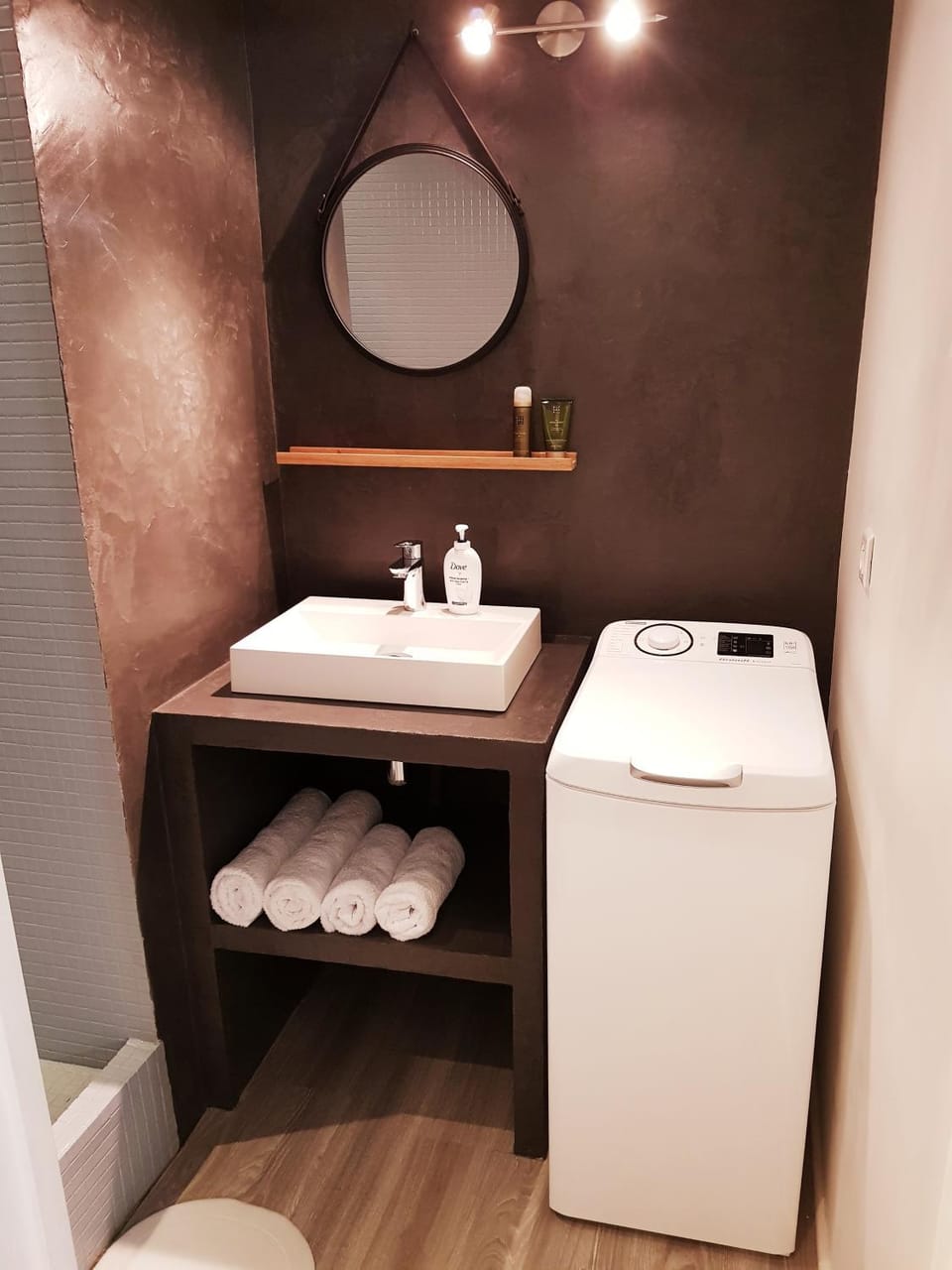Bathroom, towels, washing machine, dryer
