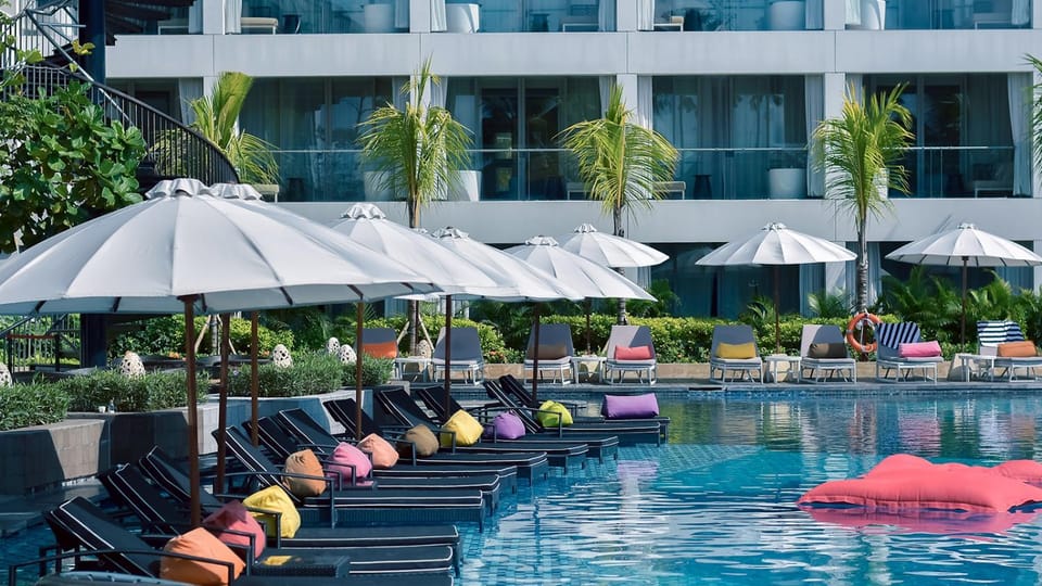 Swimming pool, sunbed