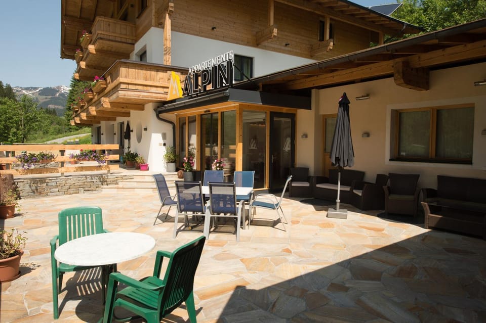 Patio, Facade/entrance, BBQ facilities, Garden, Balcony/Terrace, Lobby or reception, Internal: Not applicable to any particular room