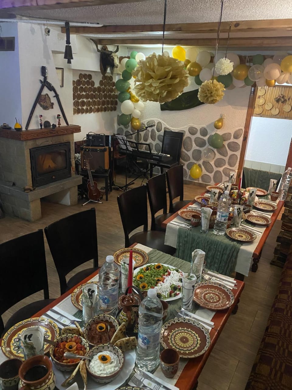 Restaurant/places to eat, Food and drinks